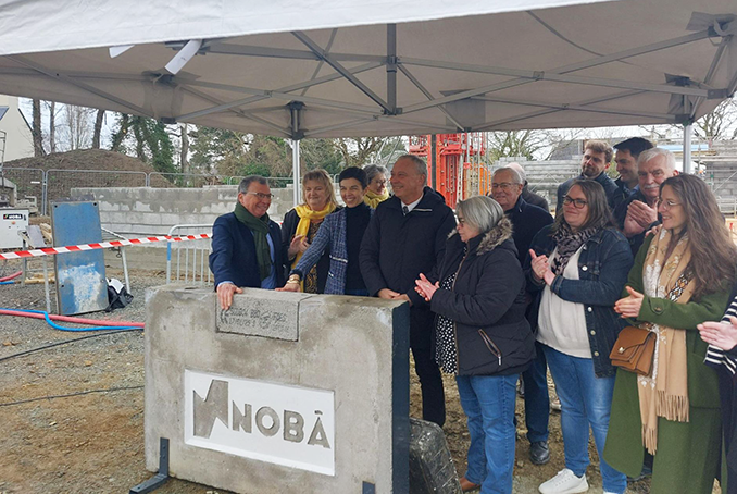 Les partenaires posent la première pierre