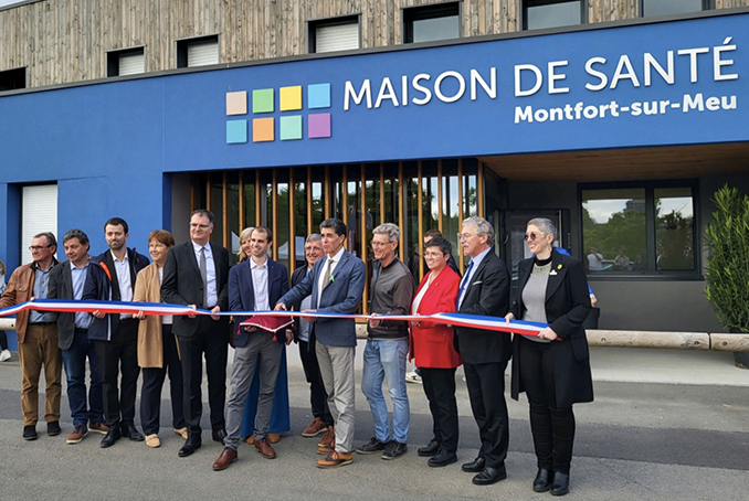 Inauguration de la maison de santé pluriprofessionnelle de Monfort-sur-meu en présence de nombreux élus